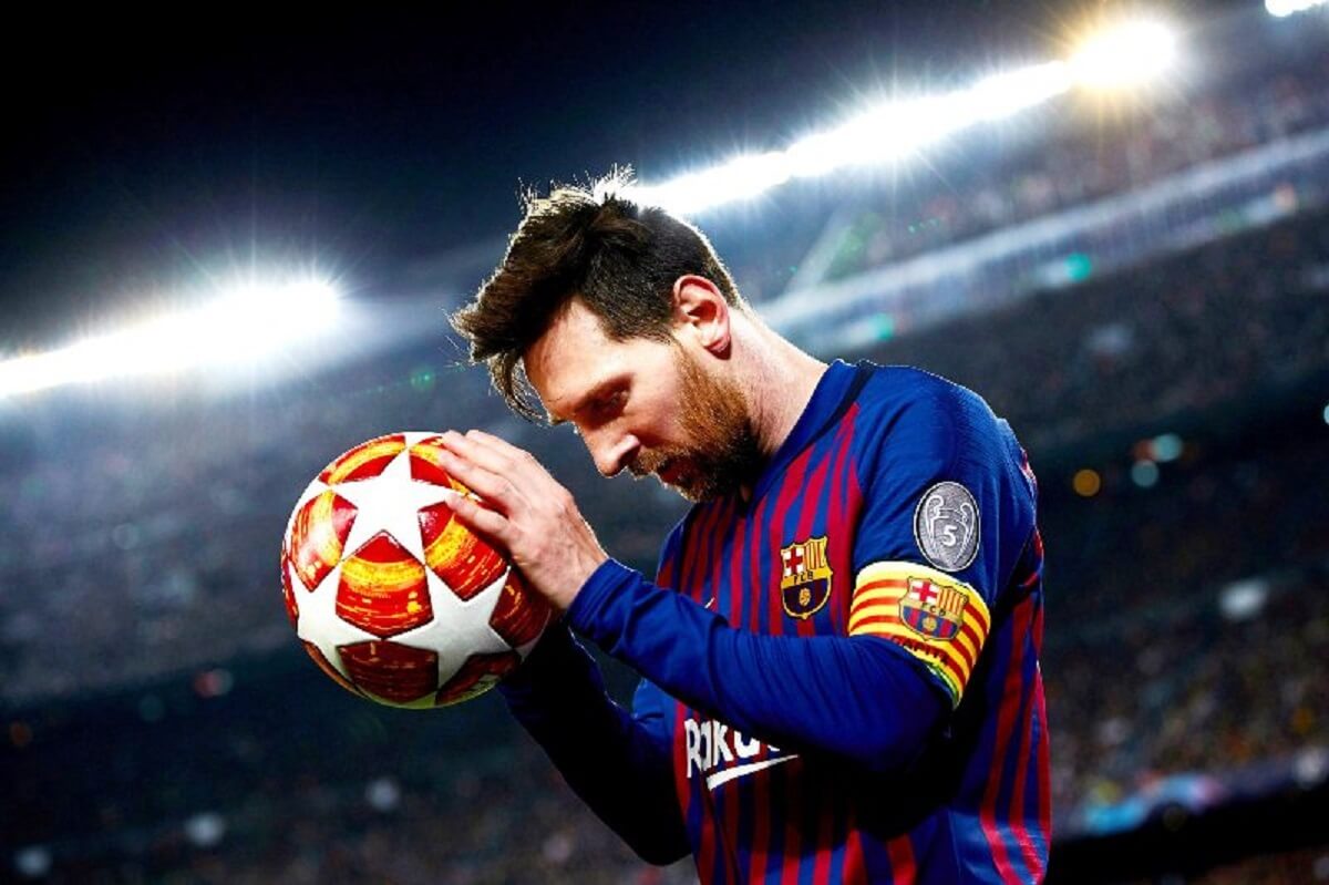 Messi được người hâm mộ đặt biệt danh này do anh có thân hình nhỏ bé 